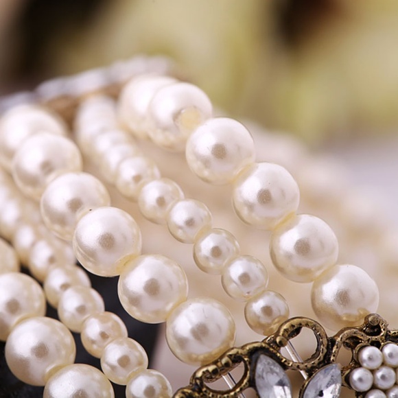 GB5 | Ivory Elastic Vintage Pearl Bracelet - Picture 4 of 4